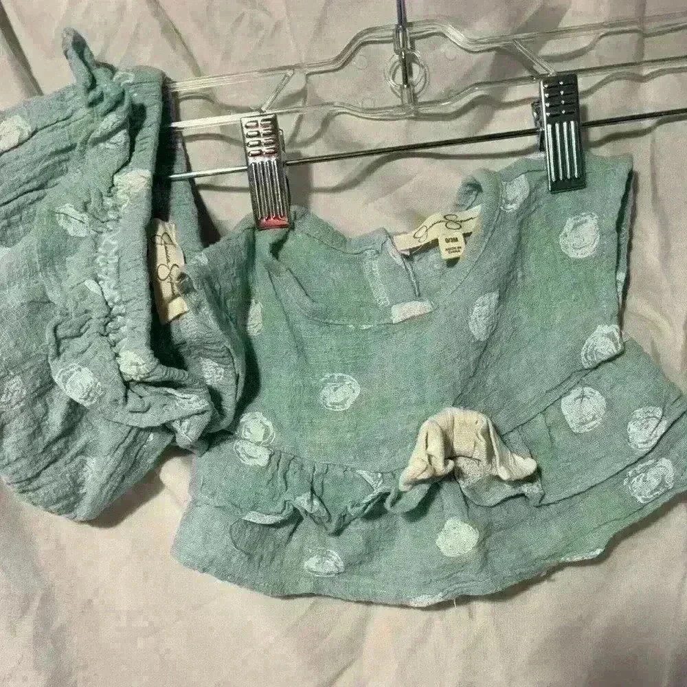 Jessica Simpson - cute outfit includes top and bloomers 0-3 months EUC